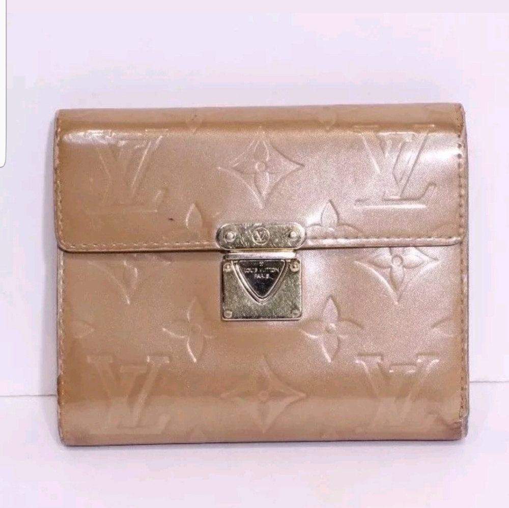 SOLD!!!!!!Louis Vuitton Vernis Koala Wallet